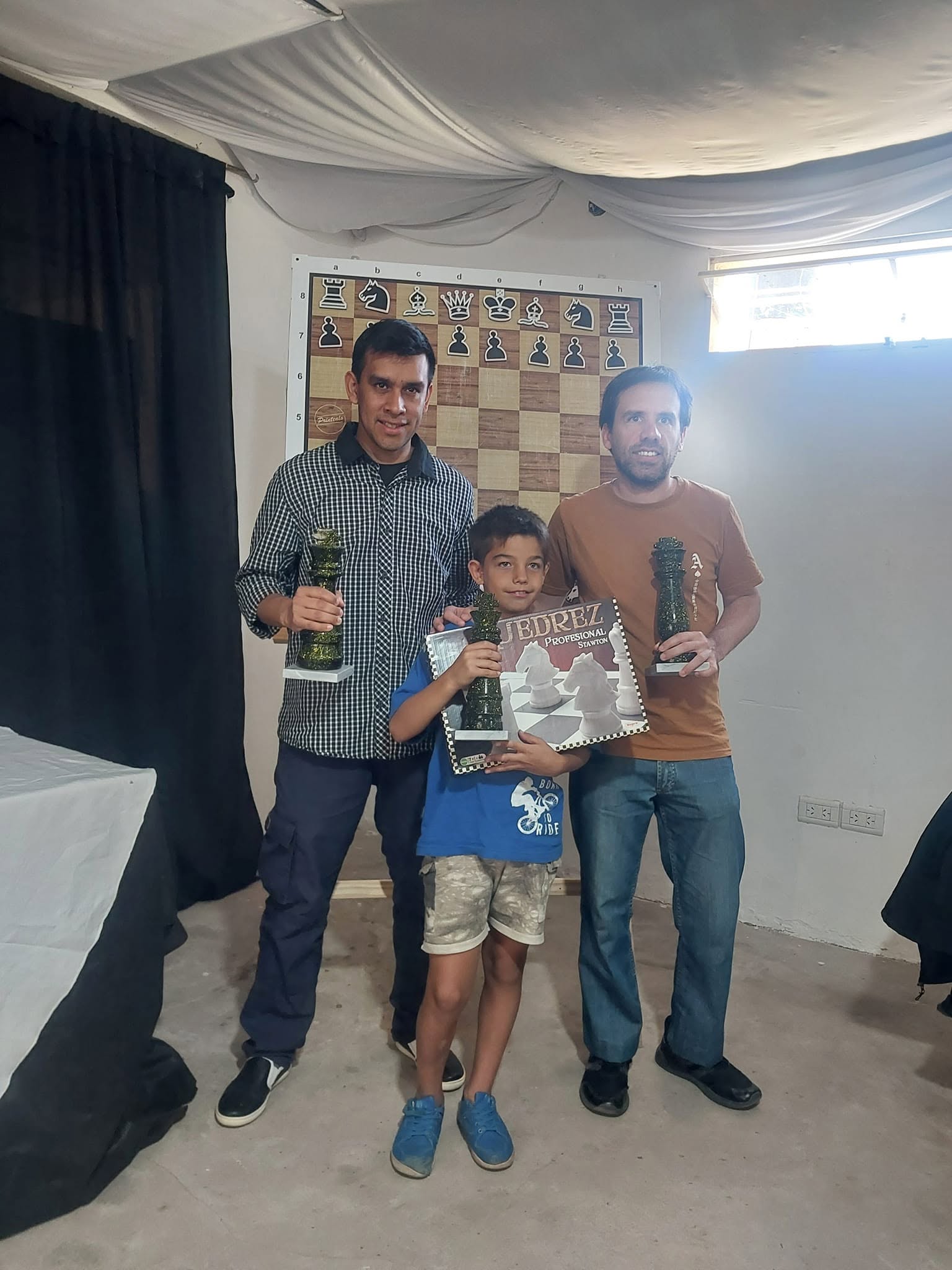 Ramiro Pérez, Campeón Infantil, junto a los campeones Esteban Martínez y Agustín Lares